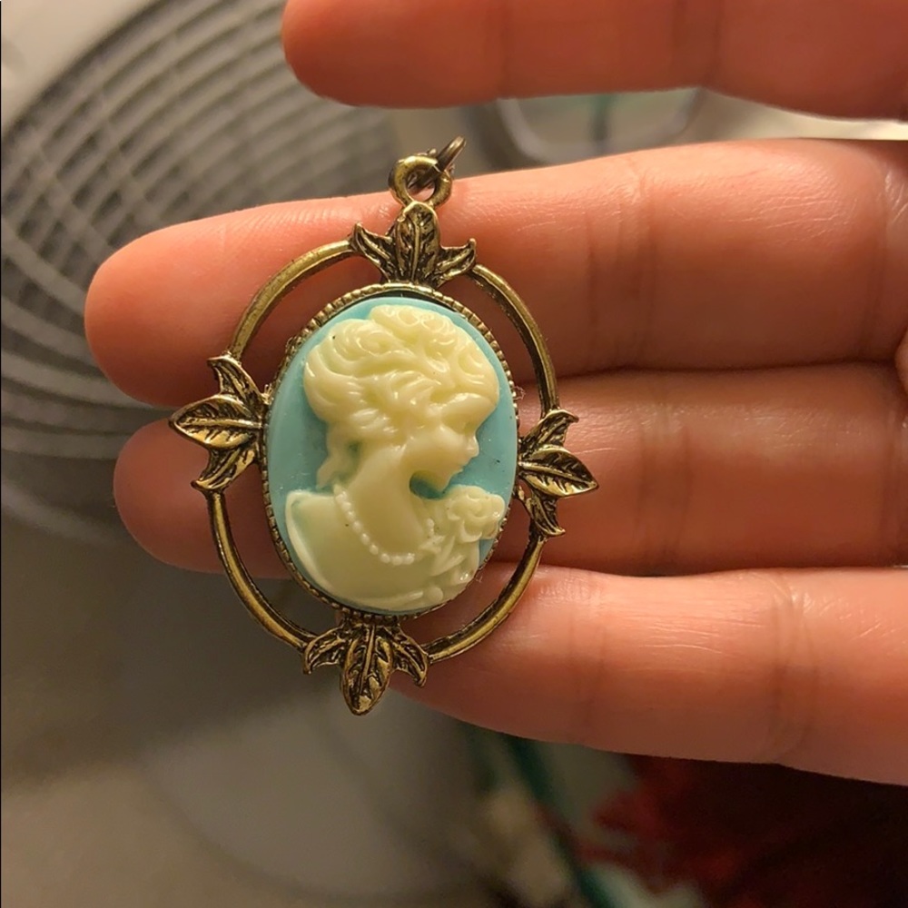 Katherine’s portrait necklace the vampire diaries